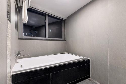 重庆江北观音桥高悦酒店地铁站店