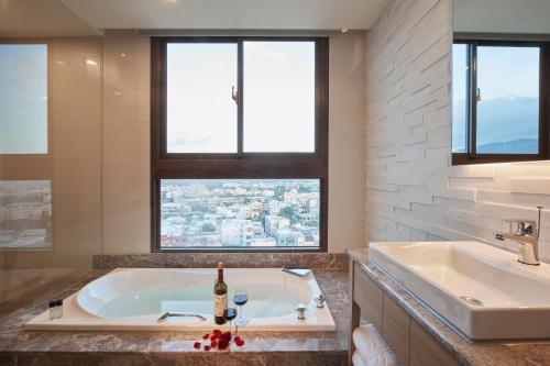 room detail thumbnail 2