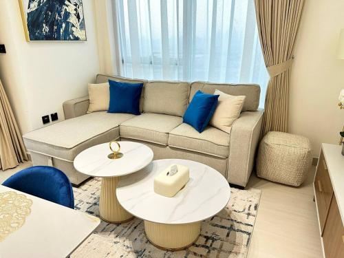 Smart 2br Jvc Own Pool & Burj Al Arab View, Dubai (foto 4)