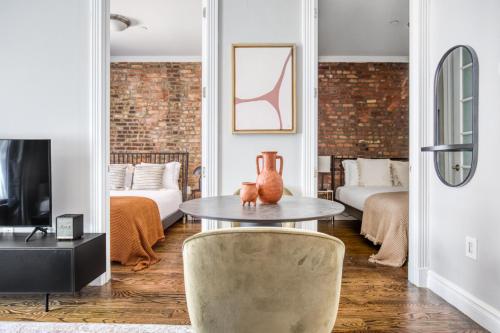 Modern E Village 2BR w WD nr Union Sq NYC-823, New York (Foto 4)