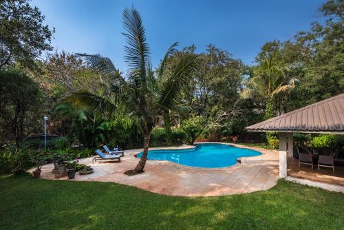 SaffronStays Laguna: 4BR pool villa Alibaug