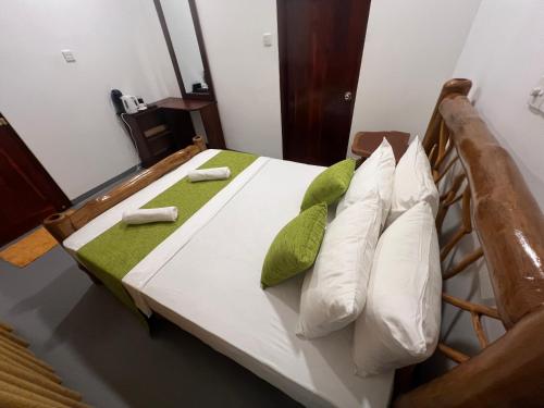 Double Room with Garden View image 5