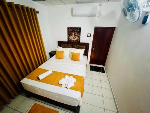 Deluxe Double Room image 7
