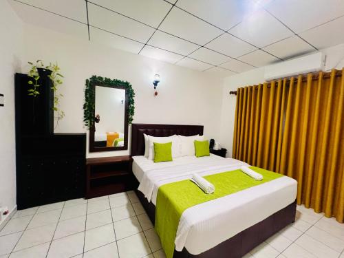 Deluxe Double Room with Balcony image 5