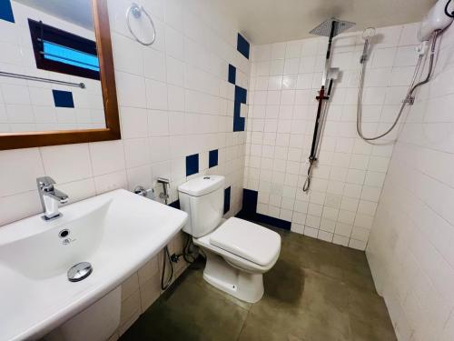 Double Room with Garden View image 10
