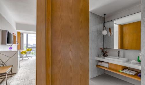 room detail thumbnail 2