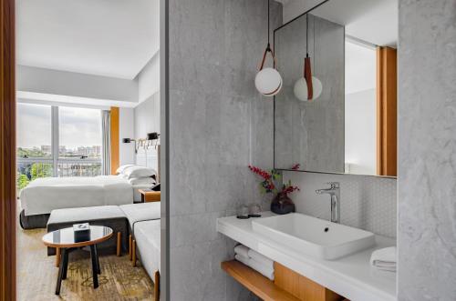 room detail thumbnail 2