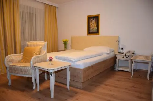Appartement-Hotel GH Zum Goldenen Schiff in Enns, Österreich