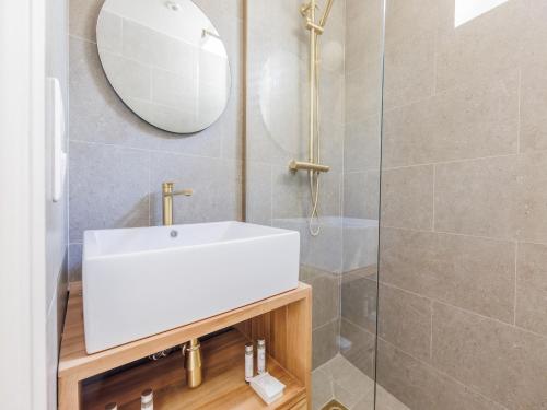 Charming apartment - 2 BDR 4P -St Germain des Prés - image 7