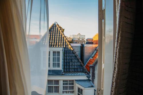 Ambassade Hotel - image 7