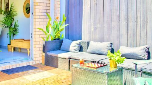 設施, Modern Family Oasis - 4BR, Free Parking, Steps to Shops & Train in 亞拉維爾