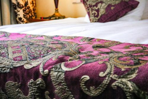 Ambassade Hotel - image 9