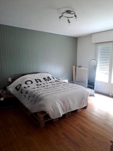 140 m2 , 3 lits 2 place et 1 canapé convertible 2 place gîte à louer Saint-Symphorien