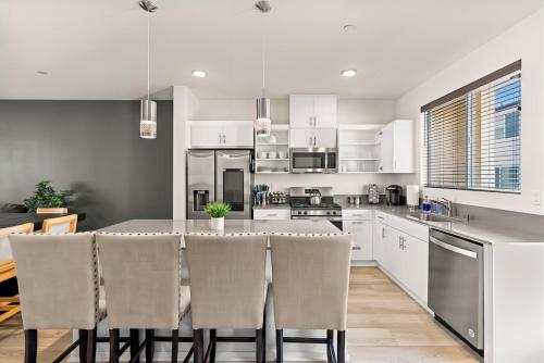 Retreat, EV-Parking, Pool, Gym, Workspace, King, Fast WiFi in Ocean View Hills