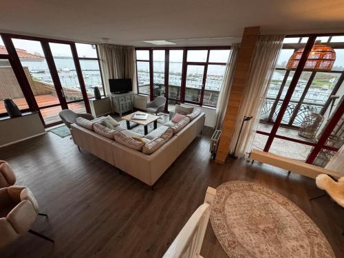 Penthouse with Private Rooftop Jacuzzi, Sauna and panorama lake view Penthouse with Private Rooftop Jacuzzi, Sauna and panorama lake view