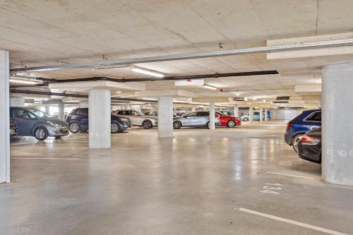 Penthouse with Private Rooftop Jacuzzi, Sauna and panorama lake view Penthouse with Private Rooftop Jacuzzi, Sauna and panorama lake view