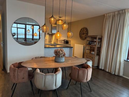 Penthouse with Private Rooftop Jacuzzi, Sauna and panorama lake view Penthouse with Private Rooftop Jacuzzi, Sauna and panorama lake view