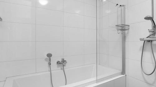 Penthouse with Private Rooftop Jacuzzi, Sauna and panorama lake view Penthouse with Private Rooftop Jacuzzi, Sauna and panorama lake view