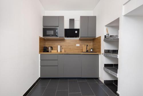 2BR Modern Apt Maybachufer Tischkicker, Berlin (photo 4)