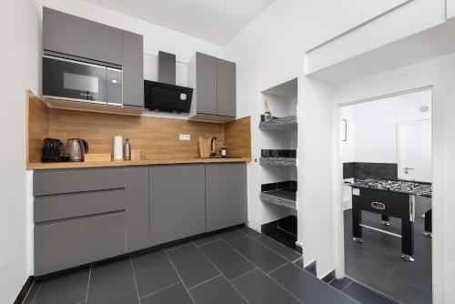 2BR Modern Apt Maybachufer Tischkicker, Berlin (photo 10)