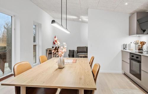 cuina, 2 Bedroom Pet Friendly Home In Vemb in Vemb