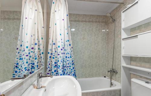 Stunning Apartment In Santa Pola With Wifi - image 4
