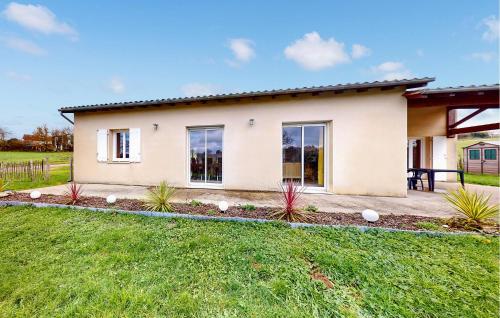 Stunning Home In Bussière-Badil gîte à louer Les Tuillères
