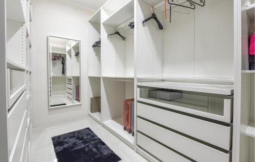 Megghy Maison - image 2