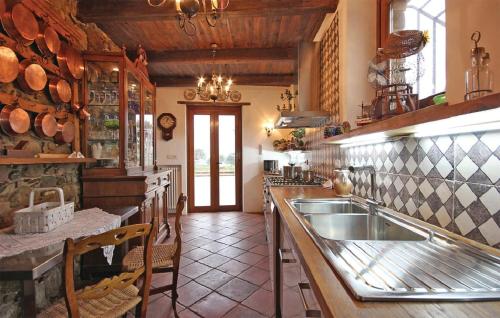кухня, Beautiful Home In Vallo Della Lucania in Валло-Делла-Луканія
