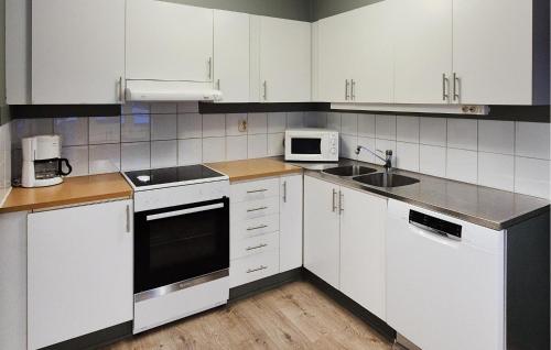 주방, Beautiful Apartment In Sysslebäck (Beautiful Apartment In Syssleback) in 시스스레백