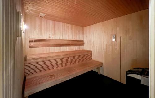 Programlehetőségek, Gorgeous Home In Vanse With Sauna in Borhaug