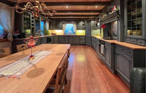 Konyha, Gorgeous Home In Vanse With Sauna in Borhaug