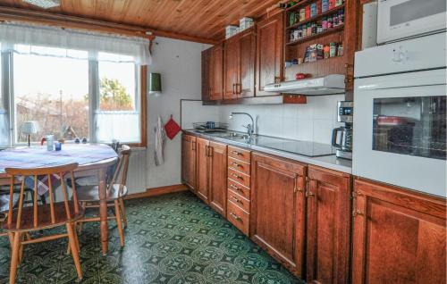 Konyha, Lovely Home In Fengersfors With Wifi in Fengersfors
