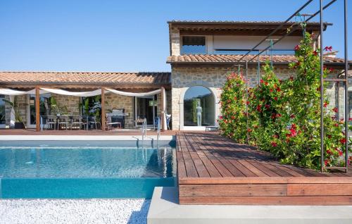 مسبح, Cozy Home In Cortoreggio- Ar With Sauna in Cortoreggio