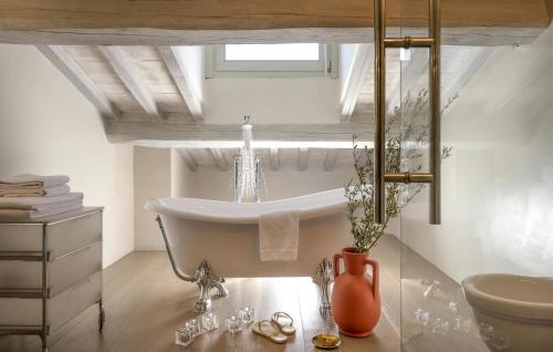 حمام, Cozy Home In Cortoreggio- Ar With Sauna in Cortoreggio