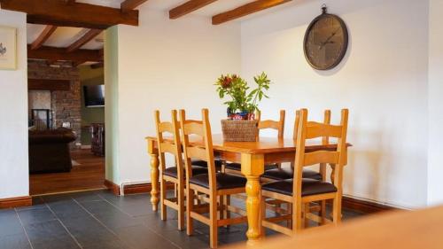 Iekārtas, Charming 3-Bed Cottage in Rural Wales in Pontardawe