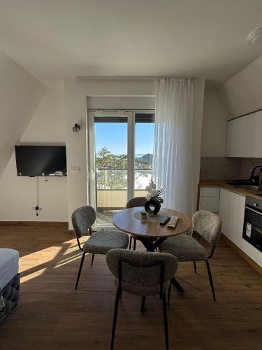 Studio - Split Level