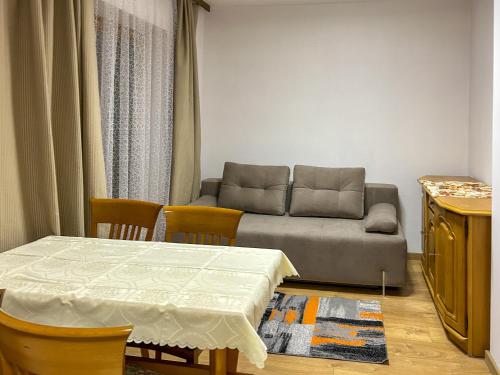 2 bedrooms, 4 beds