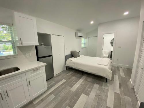 Newly renovated studio close to the beach Room Type - One-Bedroom Apartment