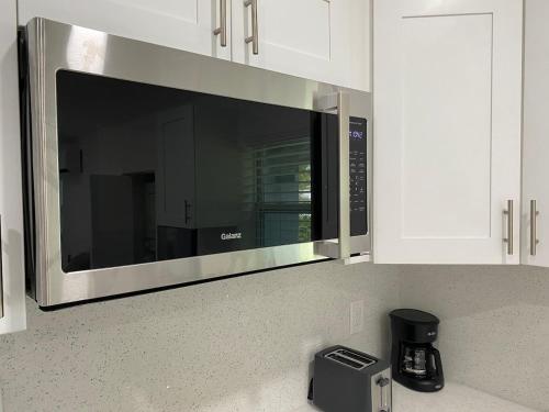 Newly renovated studio close to the beach in Hollywood, USA