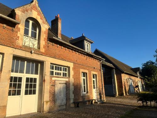 Le Gîte des Ecuries SPA, Domaine de Foreste (Le Gite des Ecuries SPA, Domaine de Foreste) in Trefcon