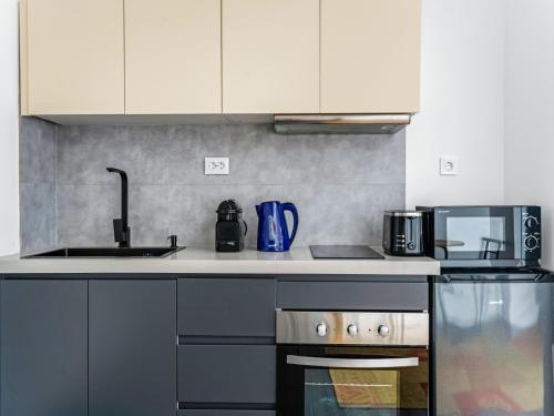 Central Hideaway Near Ermou Street Perfect For Groups And Families - image 11