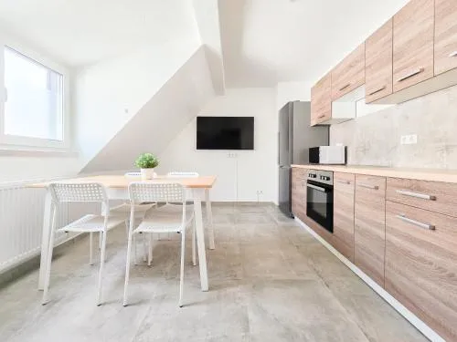 Tolstov Apartments - Monteurwohnung mit 3 Zimmern - Dachgeschoss - Parkplatz in Duisburg, Deutschland