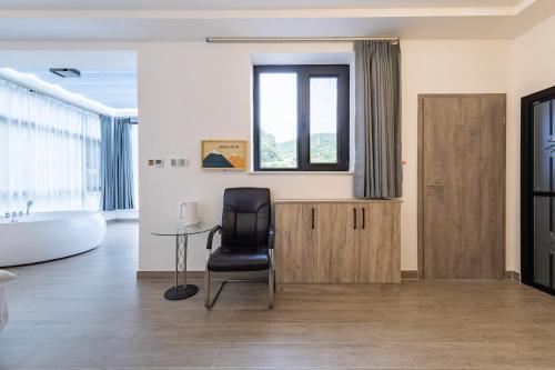 Mutianyu Great Wall Jingshan First House  B&B near Mutianyu Great Wall