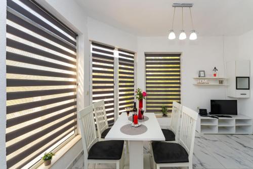 MY DALMATIA - Holiday home Nadalina with private pool and jacuzzi in Čista Velika