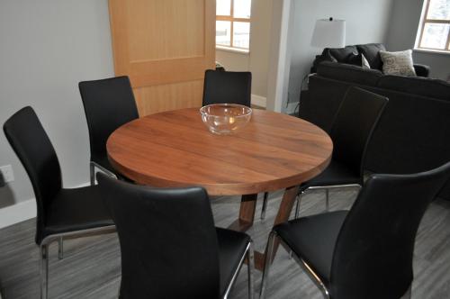 Apartment with Mountain View image 9