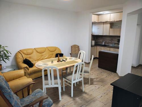 Koplietošanas atpūtas telpa ar TV, Birta Guesthouse in Cârţa (Harghita)