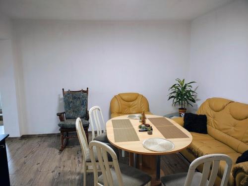 Koplietošanas atpūtas telpa ar TV, Birta Guesthouse in Cârţa (Harghita)