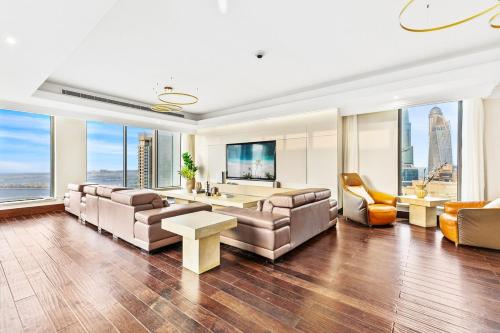 Luxury 6BR JBR Penthouse Panoramic Sea Views, Steps to Marina Beach & The Walk, Dubai