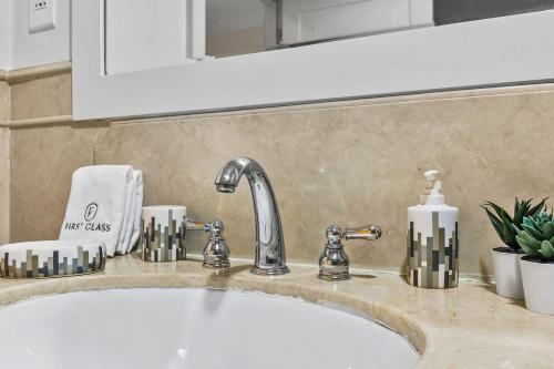 Luxury 6BR JBR Penthouse Panoramic Sea Views, Steps to Marina Beach & The Walk, Dubaï (photo 10)